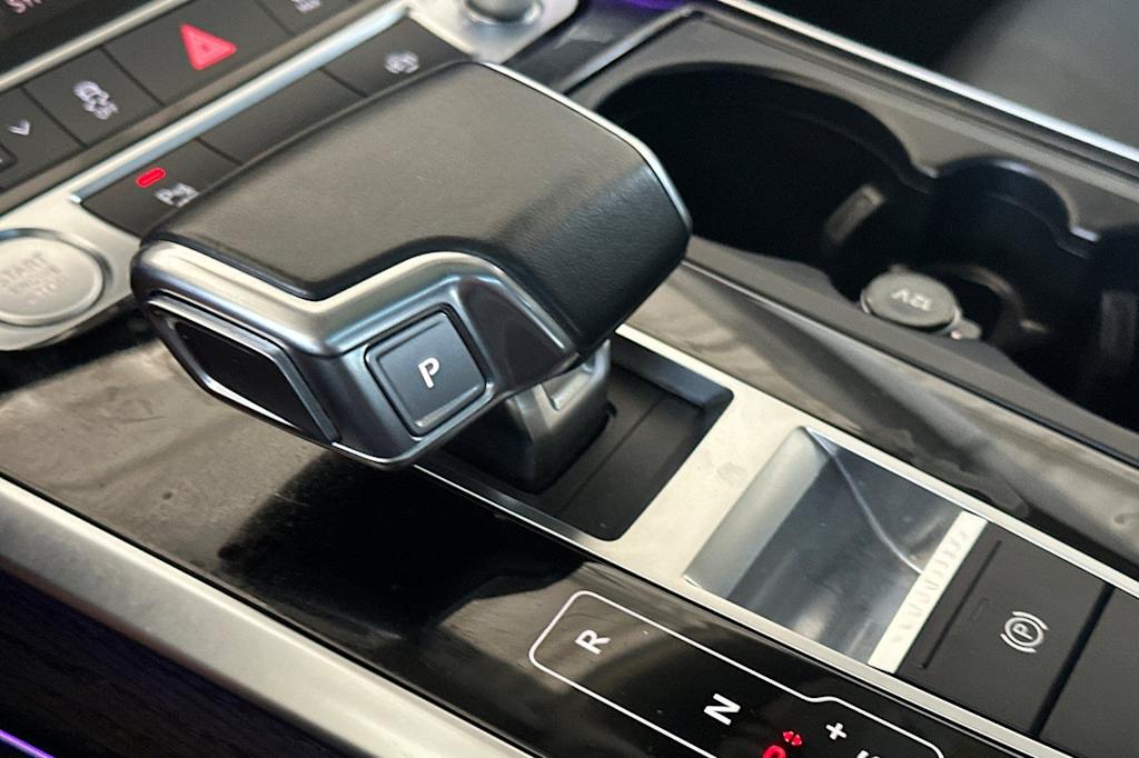 Thumbnail: 2020 Audi Q8 - 14