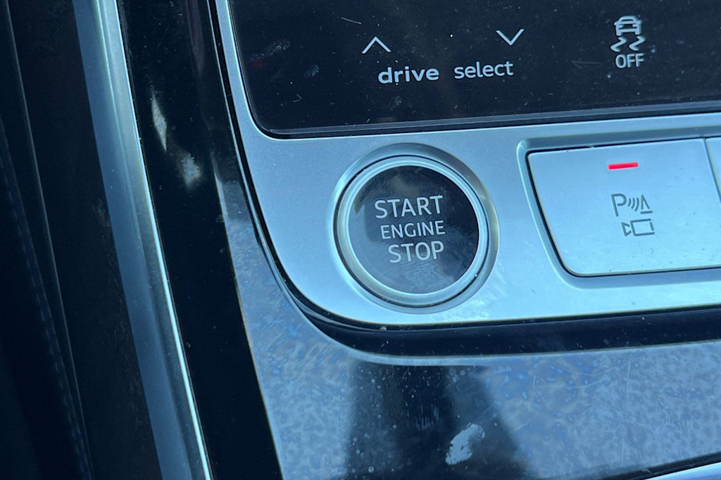 Thumbnail: 2023 Audi A8 - 30