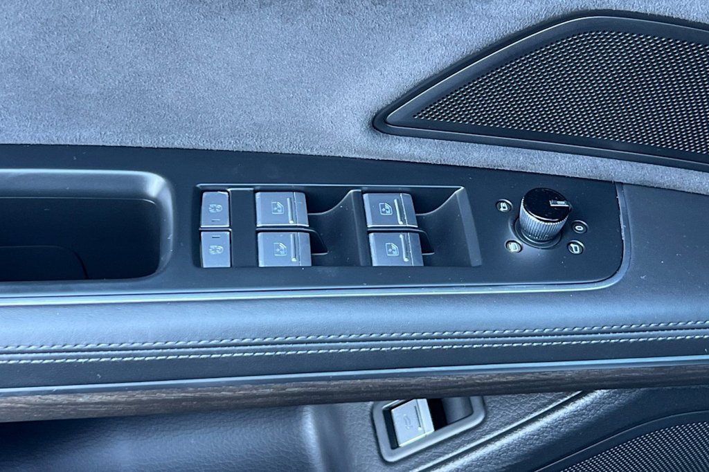 Thumbnail: 2023 Audi A8 - 21