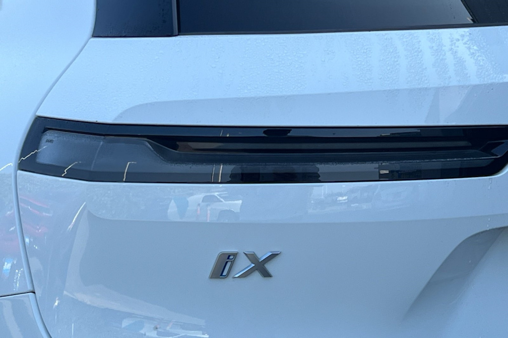 Thumbnail: 2023 BMW iX - 7