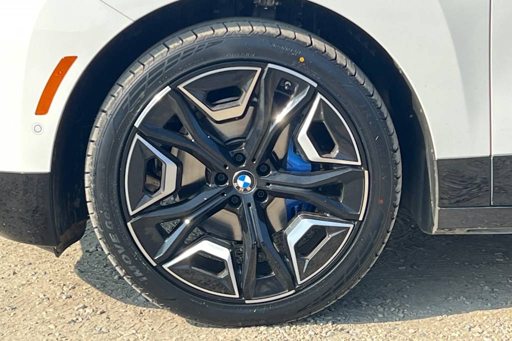 Thumbnail: 2023 BMW iX - 8