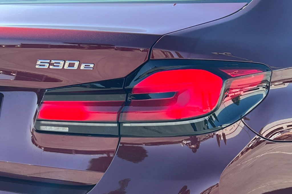 Thumbnail: 2023 BMW 5 Series - 36