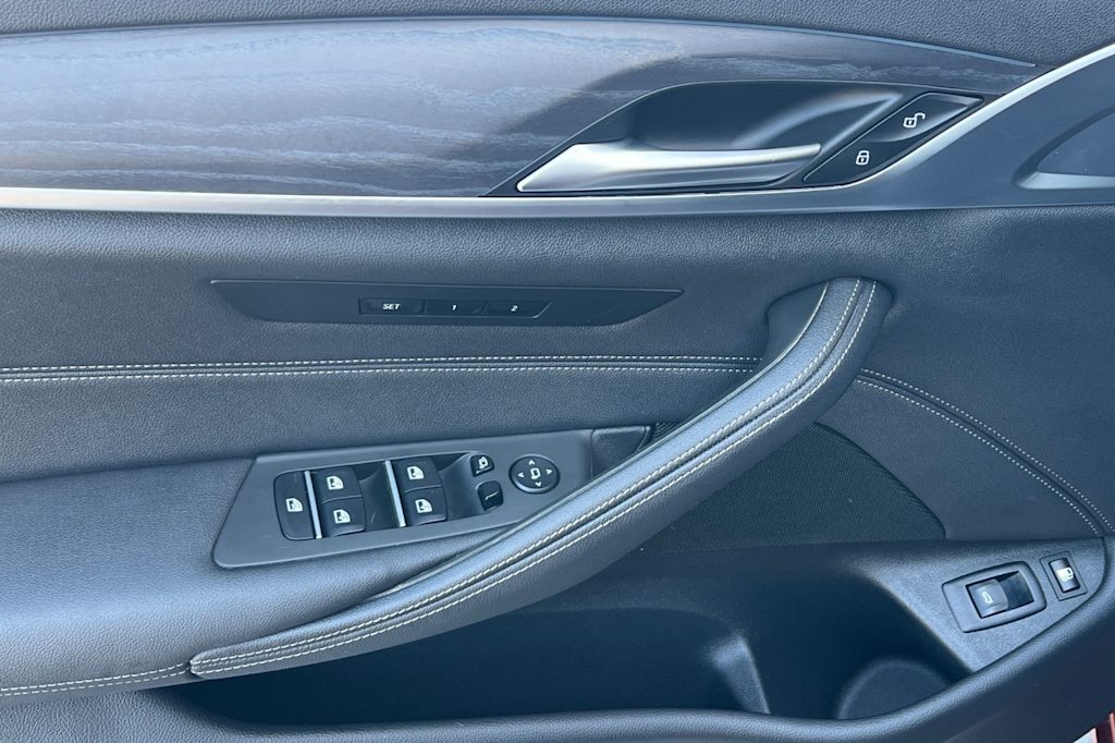 Thumbnail: 2023 BMW 5 Series - 22