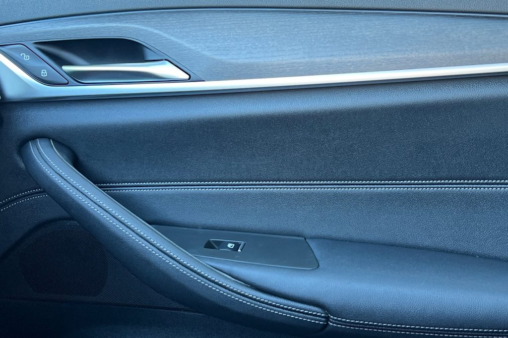 Thumbnail: 2023 BMW 5 Series - 27