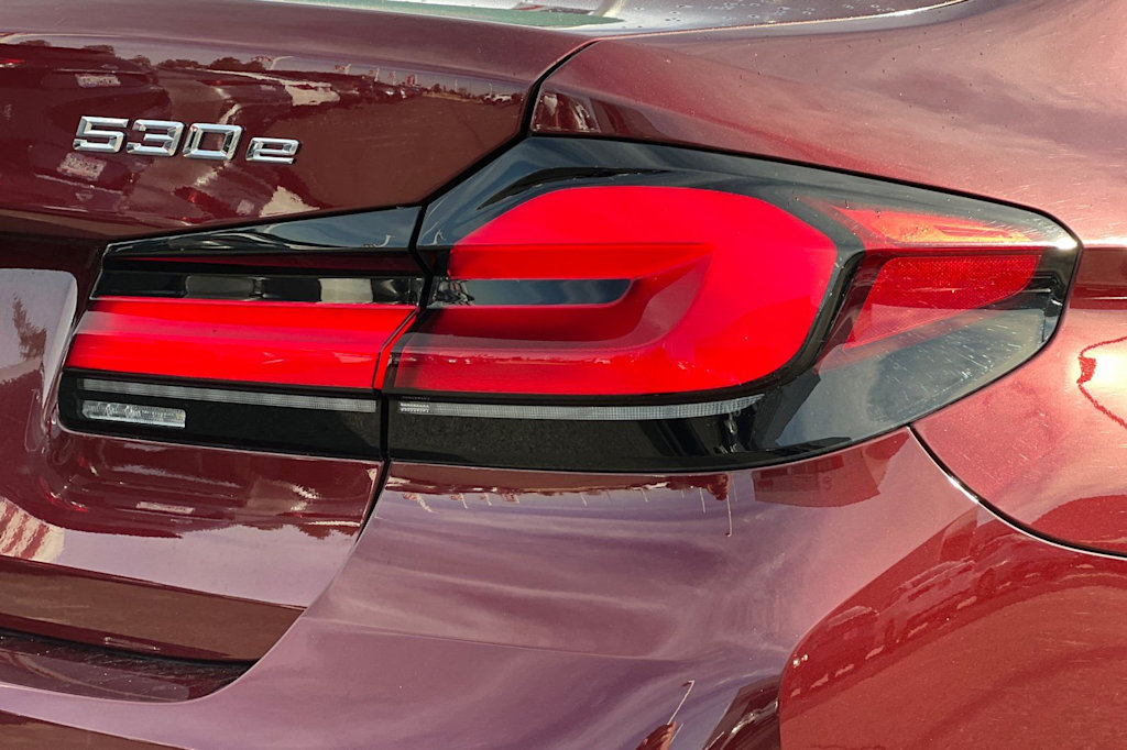 Thumbnail: 2023 BMW 5 Series - 36