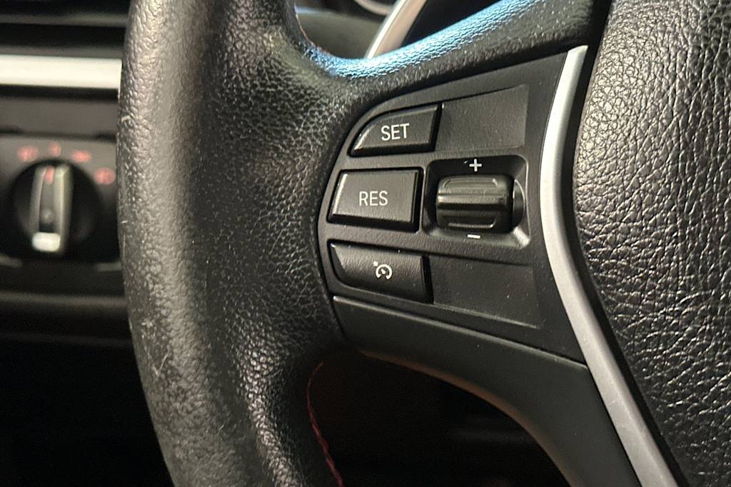 Thumbnail: 2016 BMW 3 Series - 29