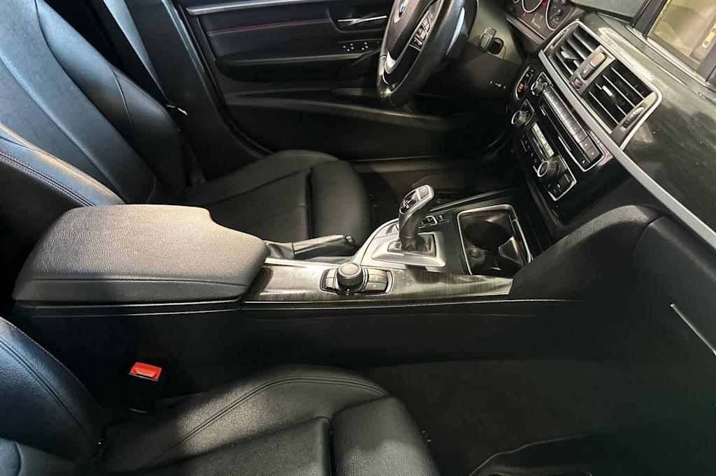 Thumbnail: 2016 BMW 3 Series - 10