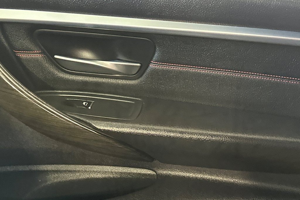 Thumbnail: 2016 BMW 3 Series - 23