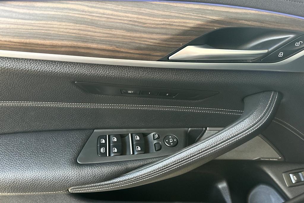 Thumbnail: 2018 BMW 5 Series - 20
