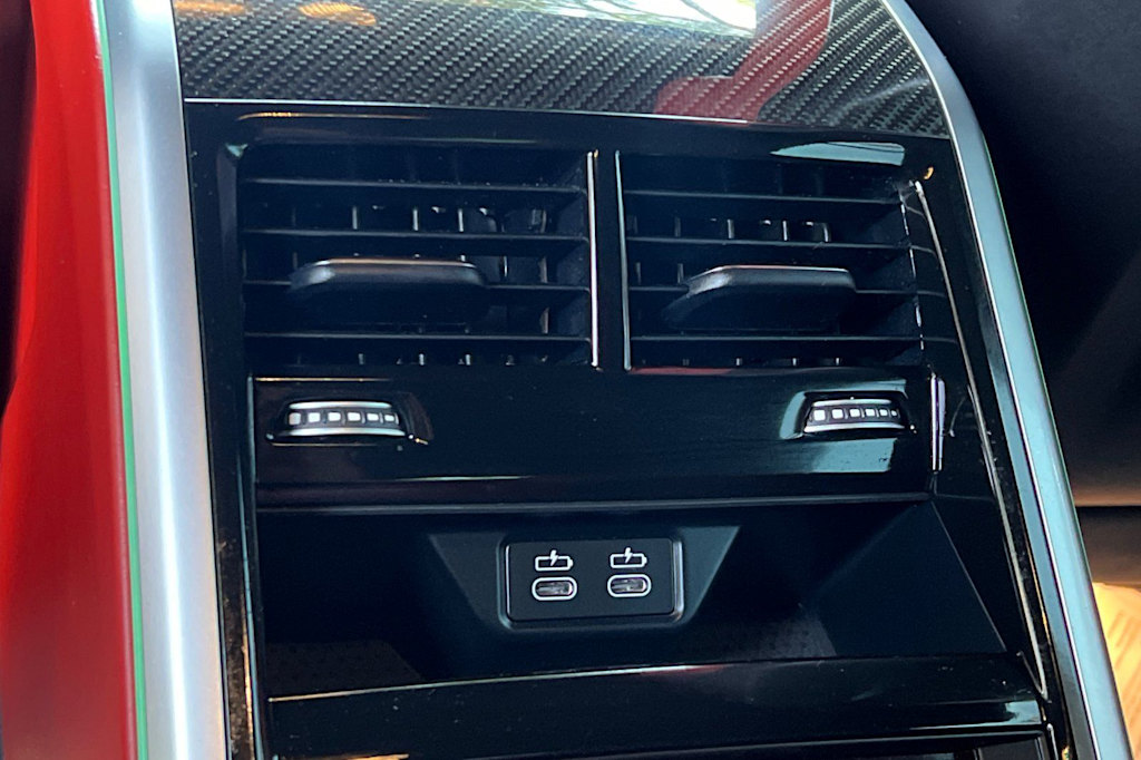 Thumbnail: 2021 BMW M8 - 22