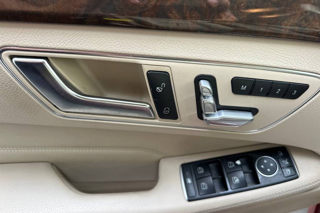 Thumbnail: 2015 Mercedes-Benz E-Class - 23