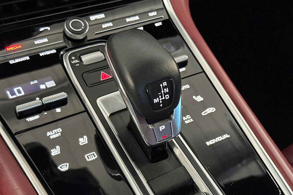 Thumbnail: 2018 Porsche Panamera - 25