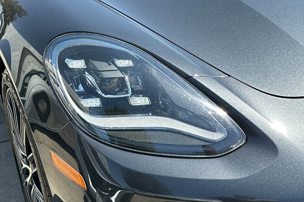 Thumbnail: 2021 Porsche Panamera - 34