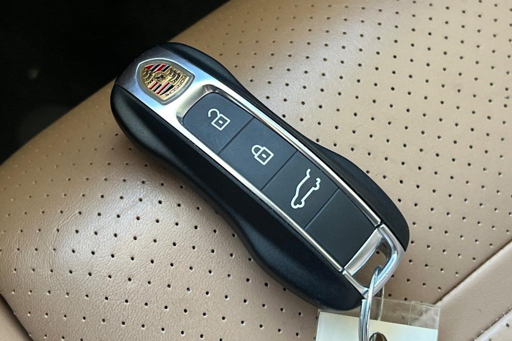 Thumbnail: 2021 Porsche Cayenne - 17