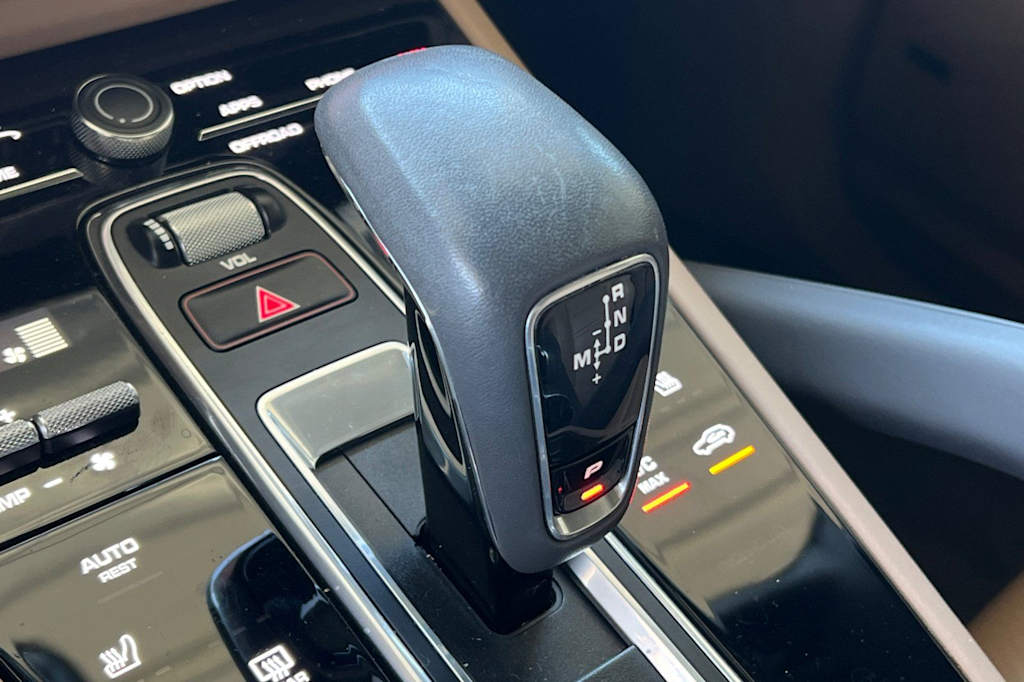 Thumbnail: 2021 Porsche Cayenne - 24