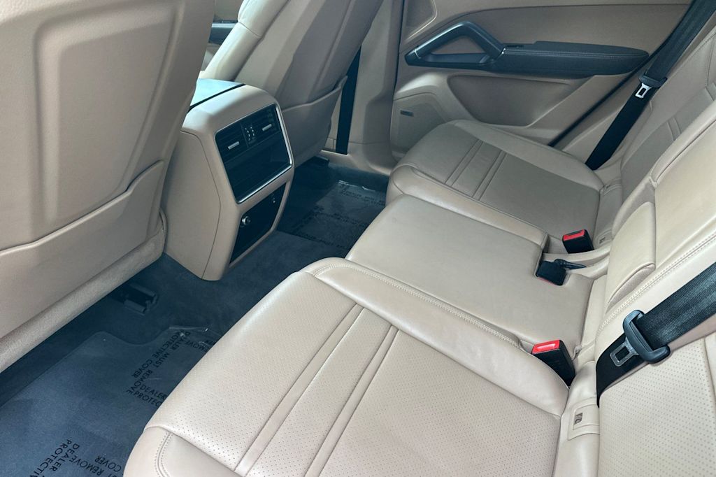 Thumbnail: 2021 Porsche Cayenne - 9