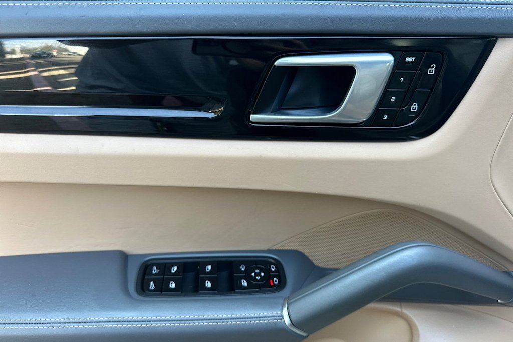 Thumbnail: 2021 Porsche Cayenne - 22