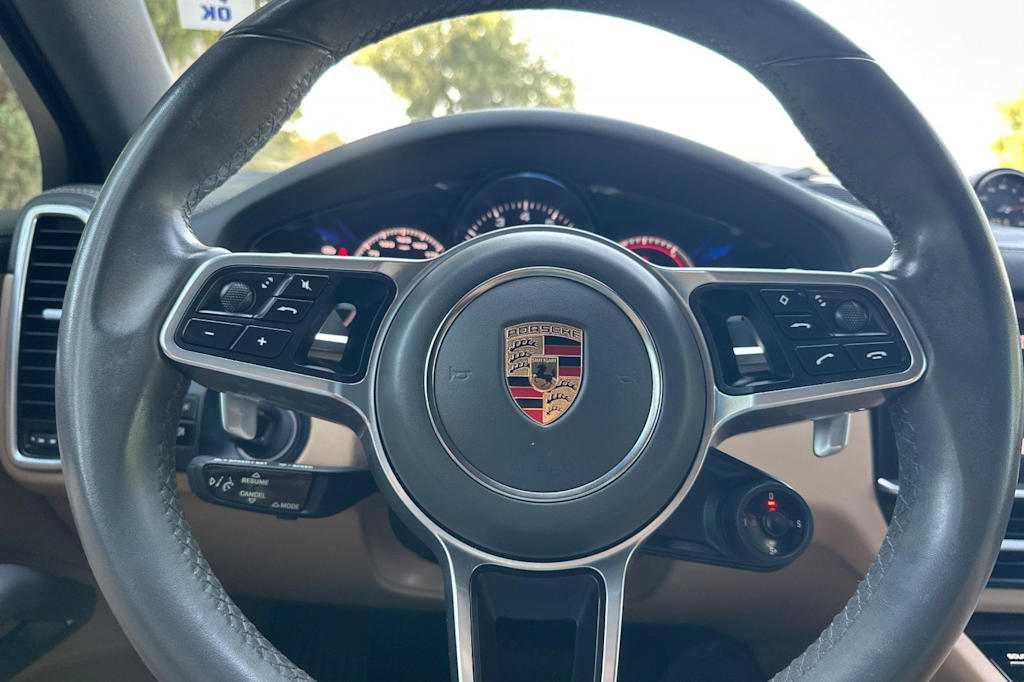 Thumbnail: 2021 Porsche Cayenne - 31