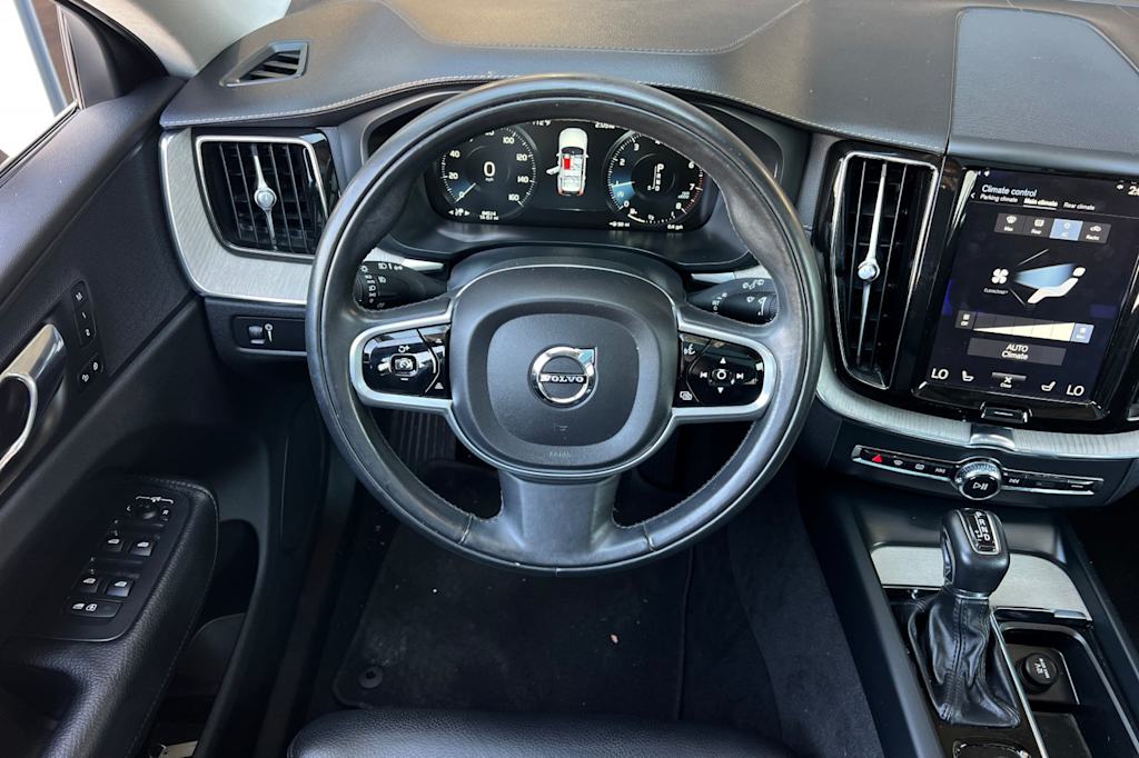 Thumbnail: 2018 Volvo XC60 - 11