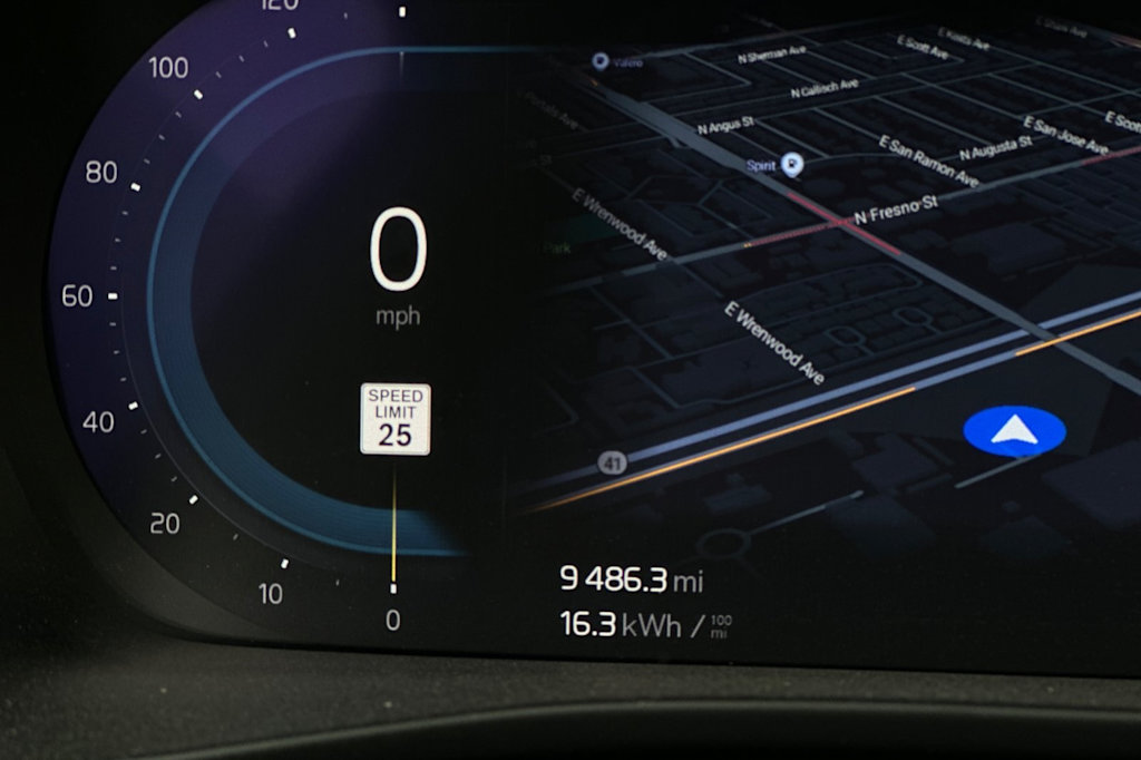 Thumbnail: 2022 Volvo XC40 - 15