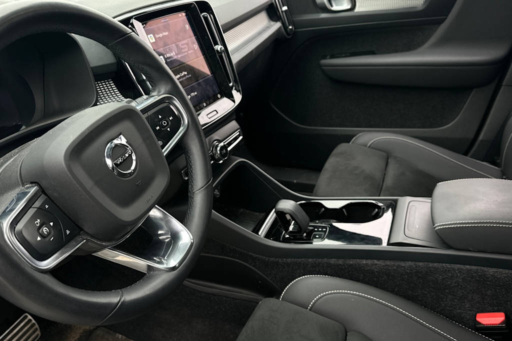 Thumbnail: 2022 Volvo XC40 - 9