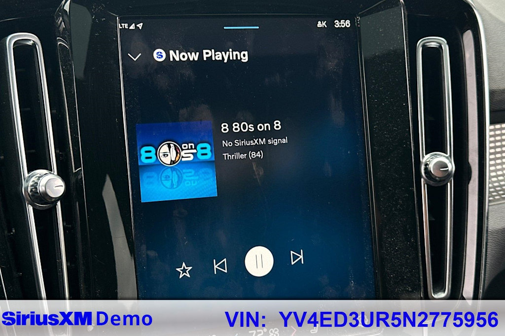 Thumbnail: 2022 Volvo XC40 - 29