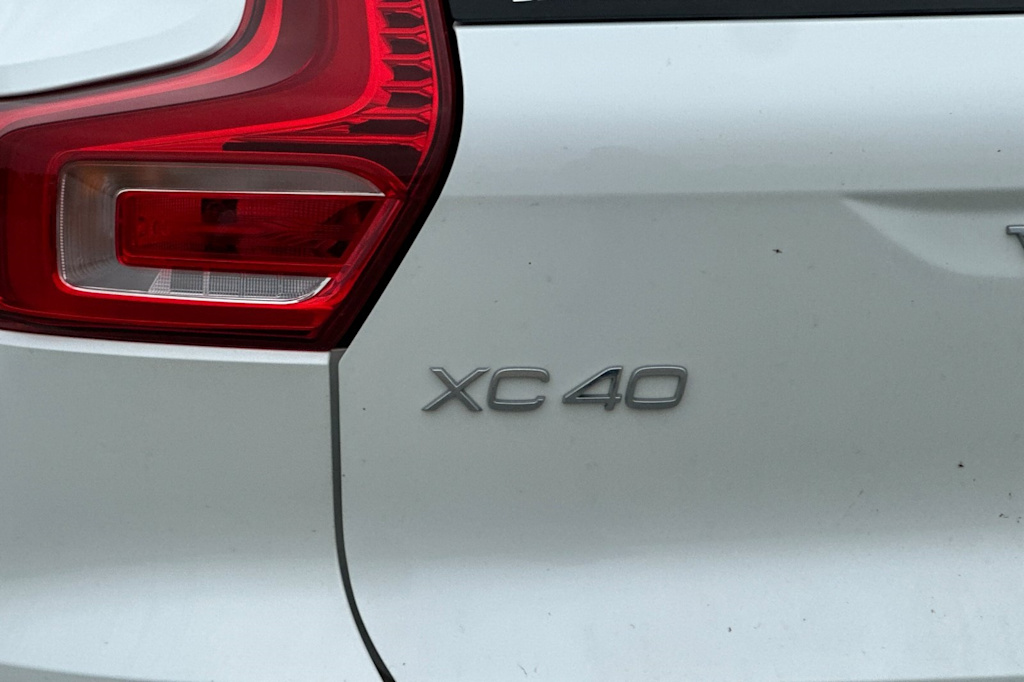 Thumbnail: 2022 Volvo XC40 - 7