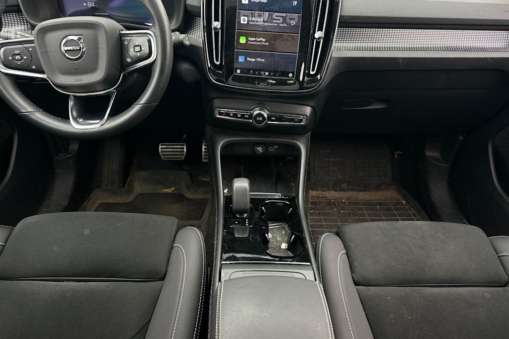 Thumbnail: 2022 Volvo XC40 - 2