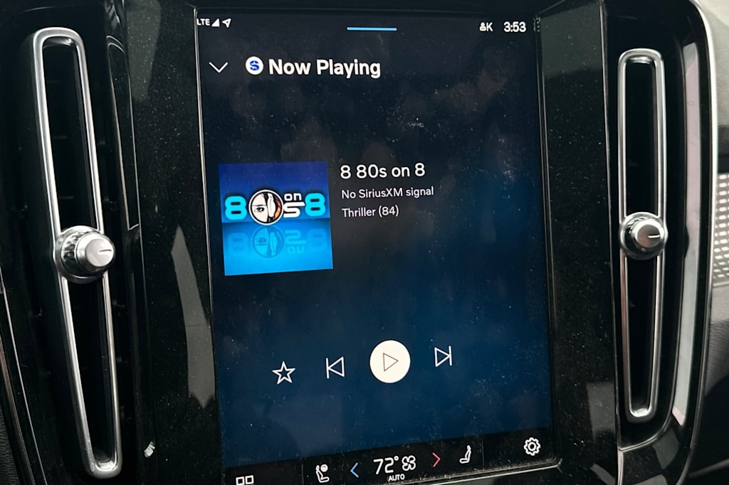 Thumbnail: 2022 Volvo XC40 - 13