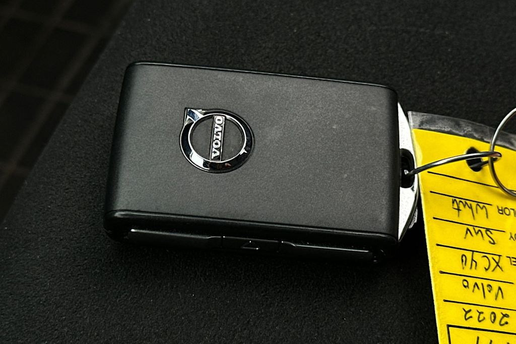 Thumbnail: 2022 Volvo XC40 - 17