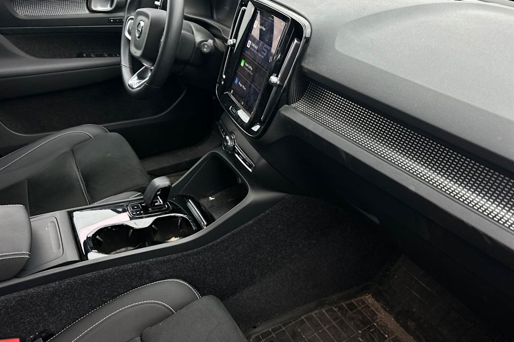 Thumbnail: 2022 Volvo XC40 - 12