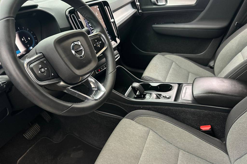 Thumbnail: 2023 Volvo XC40 - 9