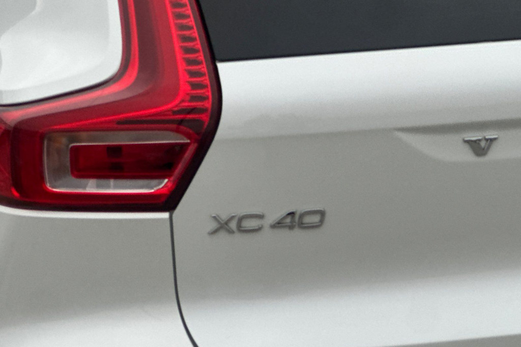 Thumbnail: 2023 Volvo XC40 - 35