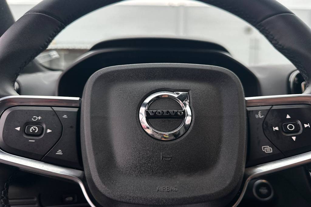 Thumbnail: 2023 Volvo XC40 - 29