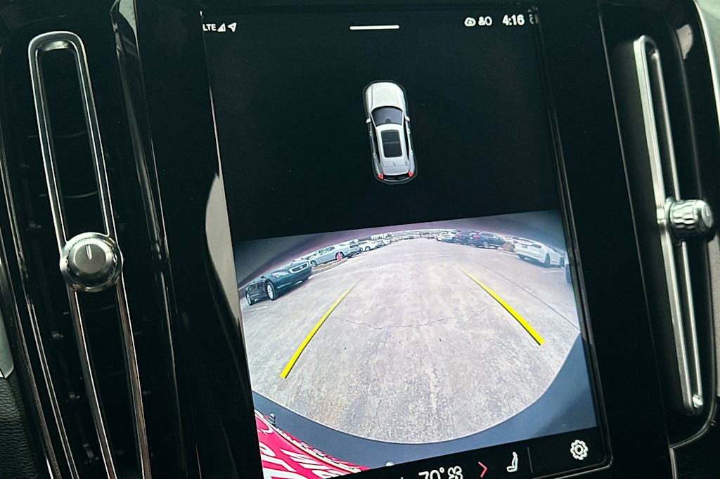 Thumbnail: 2023 Volvo XC40 - 25