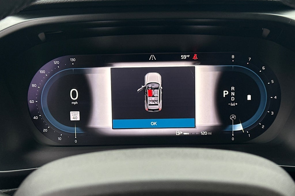 Thumbnail: 2023 Volvo XC40 - 32