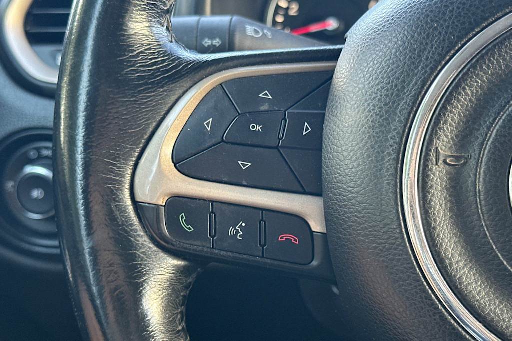 Thumbnail: 2017 Jeep Renegade - 31
