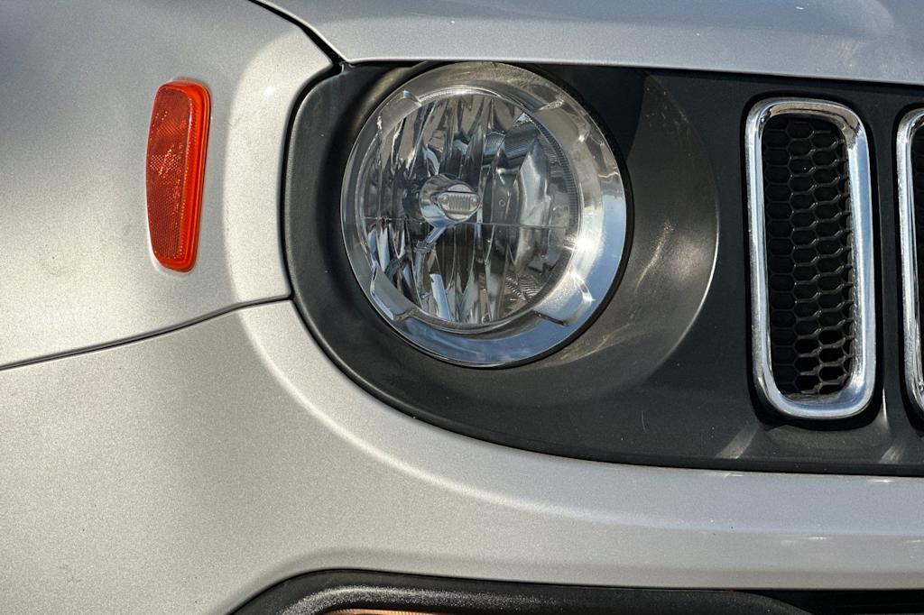 Thumbnail: 2017 Jeep Renegade - 34