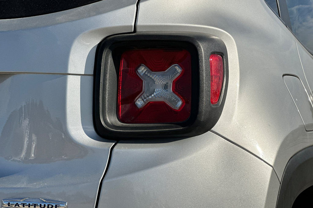 Thumbnail: 2017 Jeep Renegade - 35