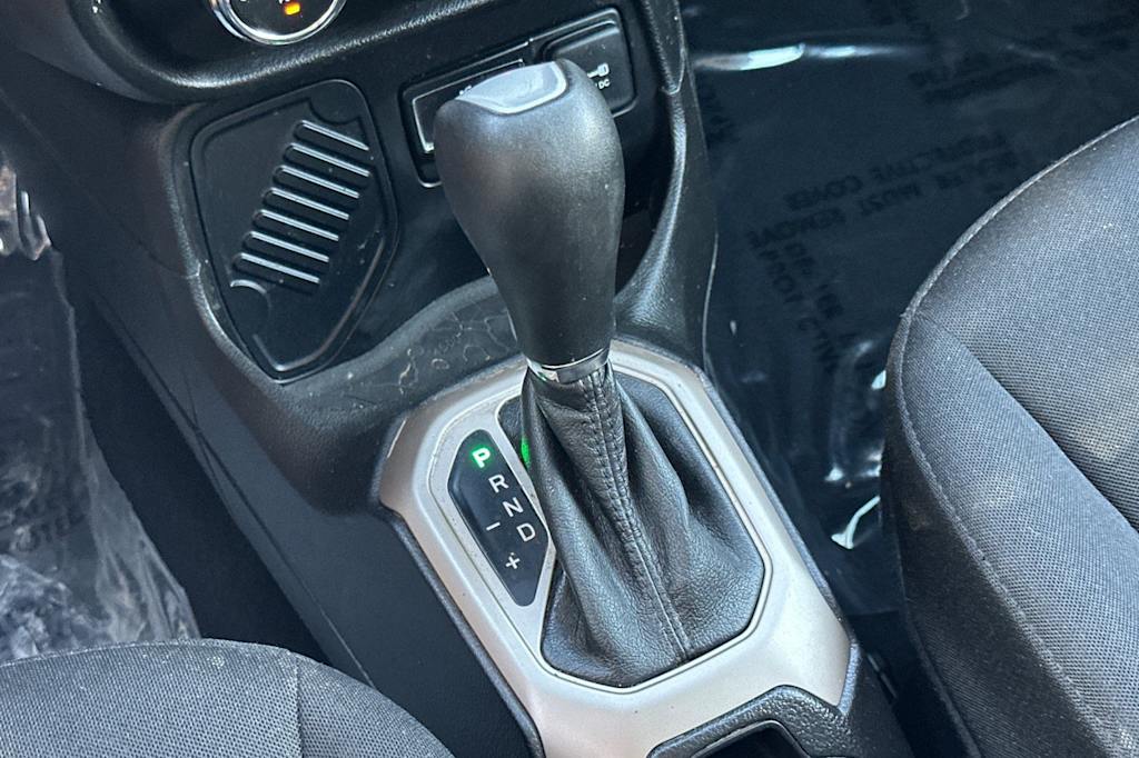 Thumbnail: 2017 Jeep Renegade - 16