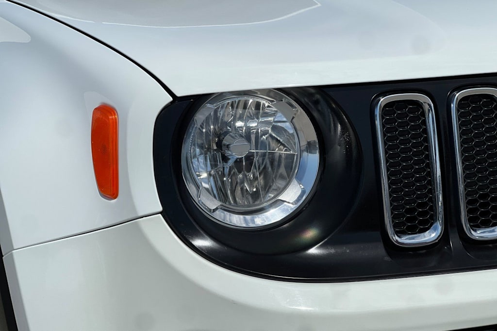 Thumbnail: 2017 Jeep Renegade - 34