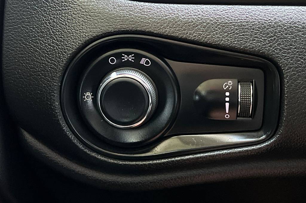 Thumbnail: 2017 Jeep Renegade - 33
