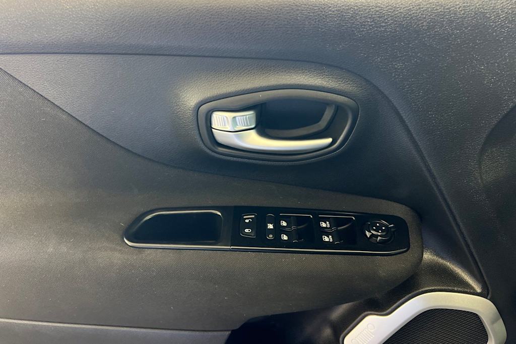 Thumbnail: 2020 Jeep Renegade - 23