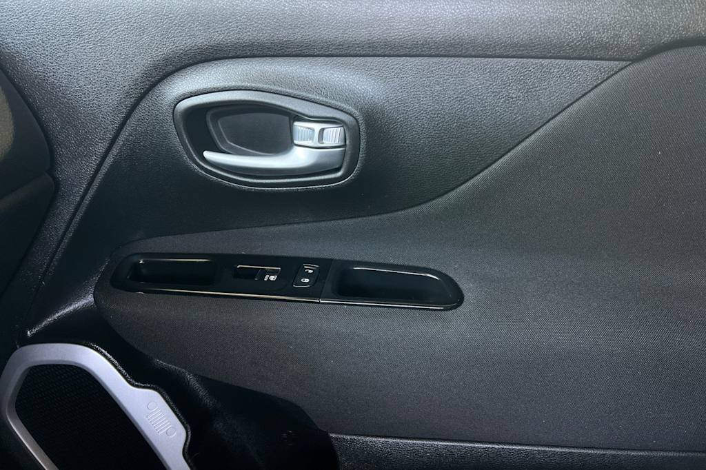 Thumbnail: 2020 Jeep Renegade - 25