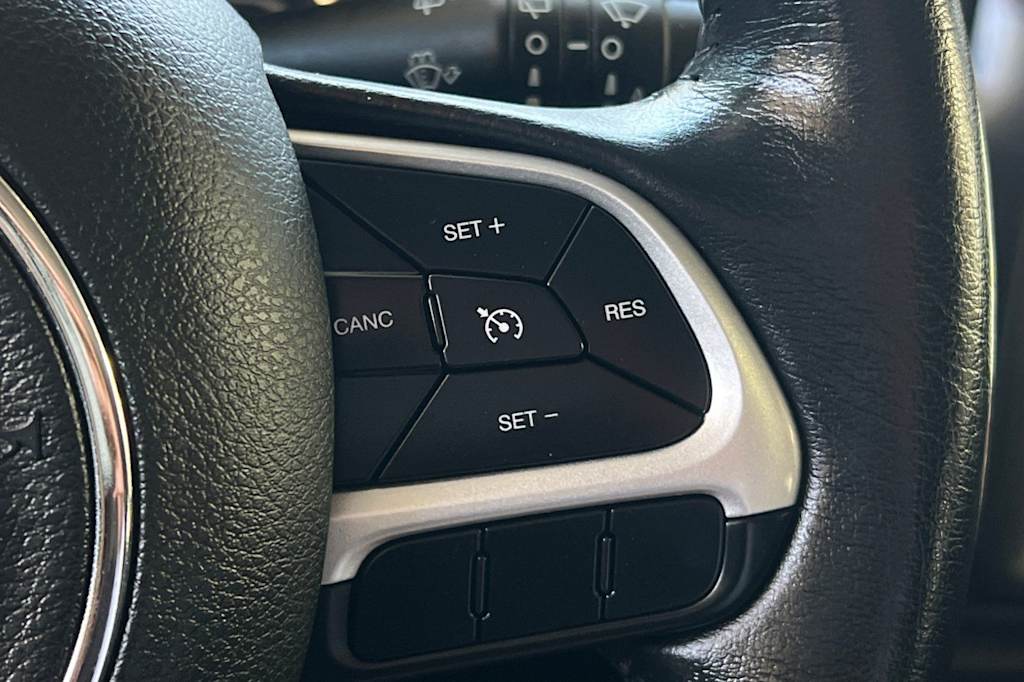 Thumbnail: 2020 Jeep Renegade - 30
