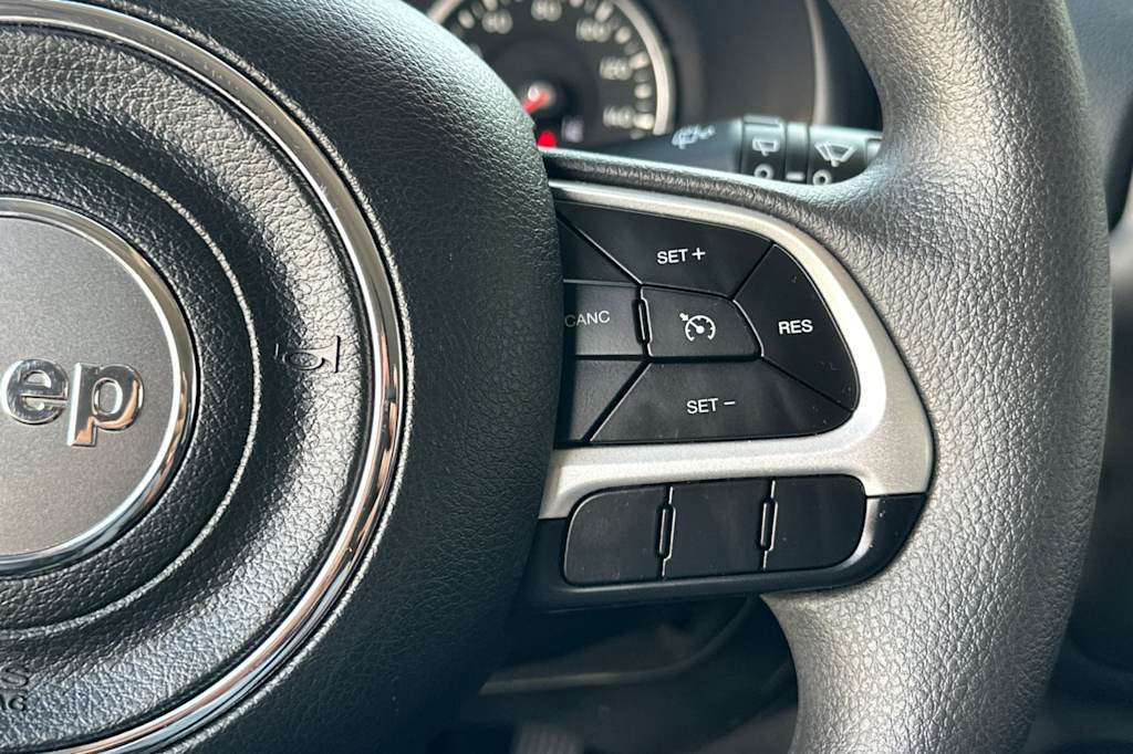 Thumbnail: 2023 Jeep Renegade - 31