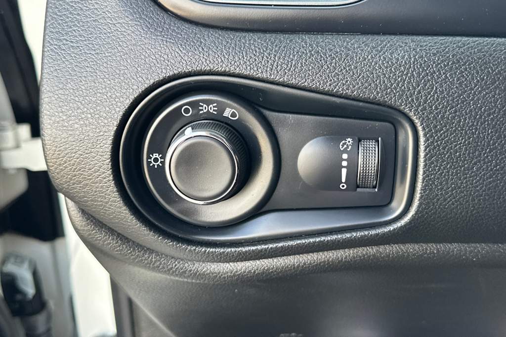 Thumbnail: 2023 Jeep Renegade - 34