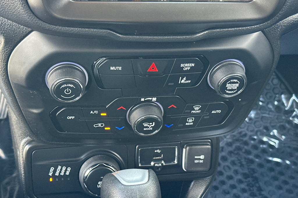 Thumbnail: 2023 Jeep Renegade - 28
