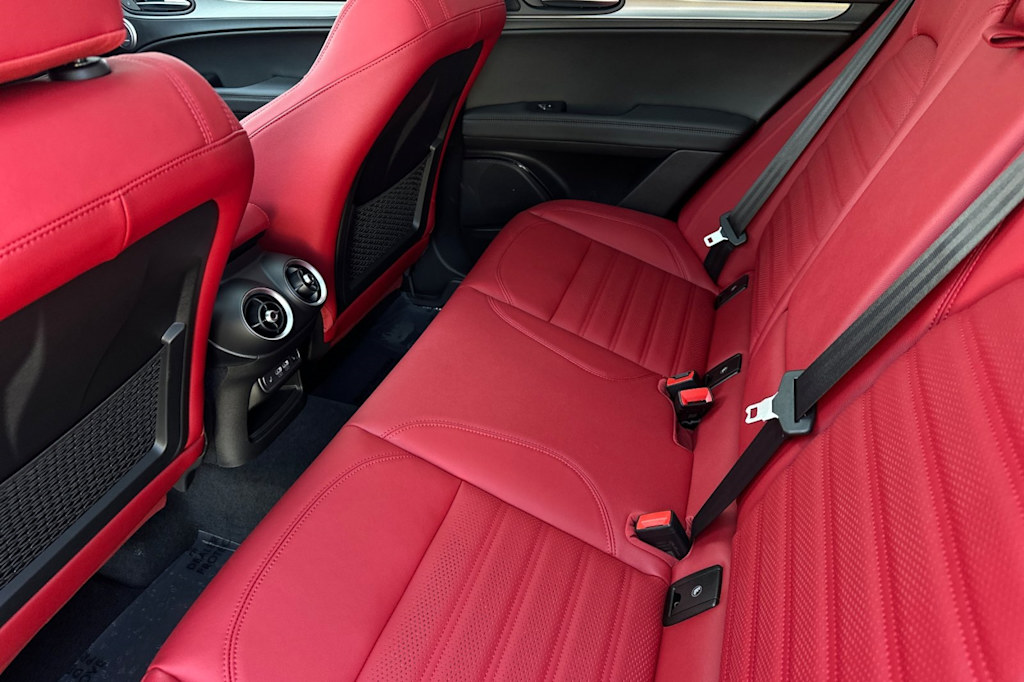 Thumbnail: 2024 Alfa Romeo Stelvio - 11