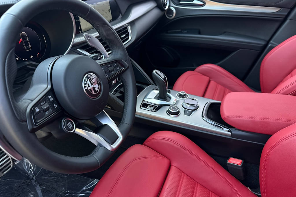 Thumbnail: 2024 Alfa Romeo Stelvio - 9